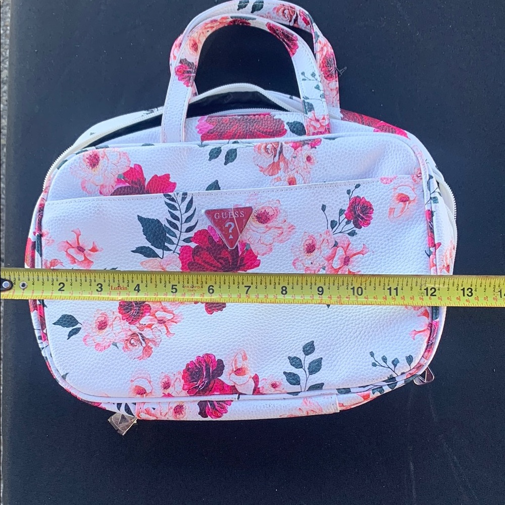 💋Guess White and Pink Cosmetic Bag Floral Pattern💋